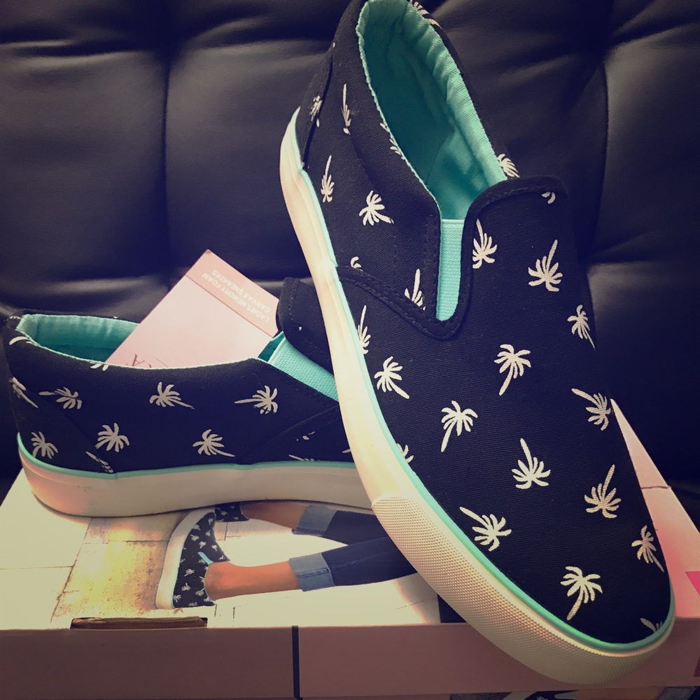 Serra Memory Foam Canvas Sneakers